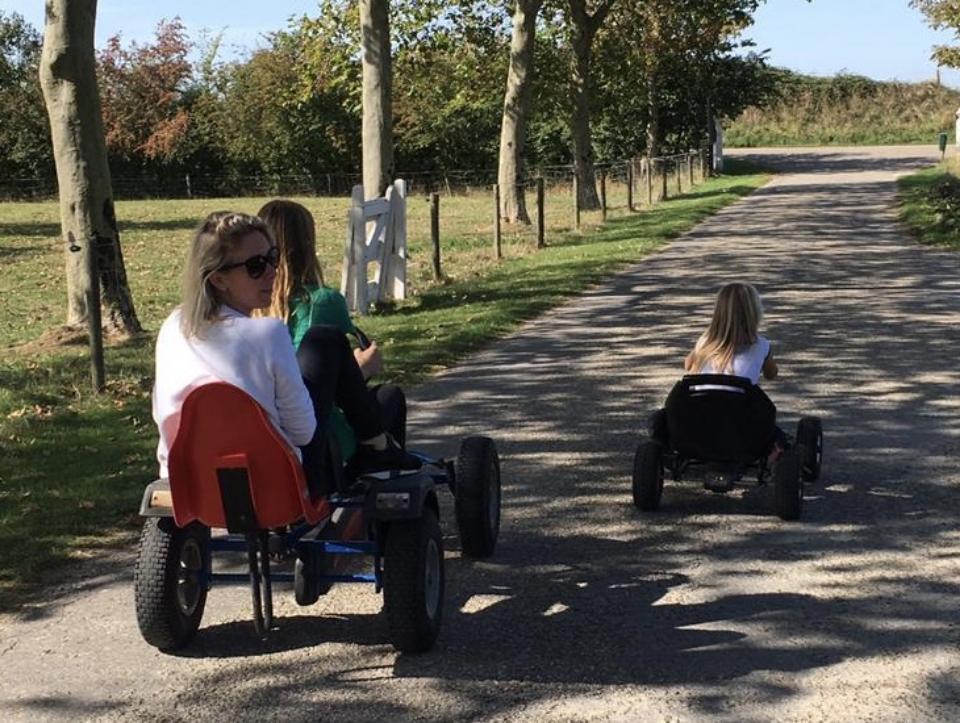 9C9874F0-DC84-44F5-B914-35D5E669F254