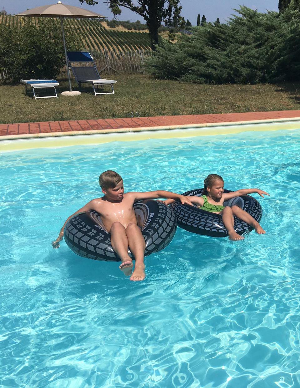 6150545B-BA9D-489B-B3C2-50FC23D19808