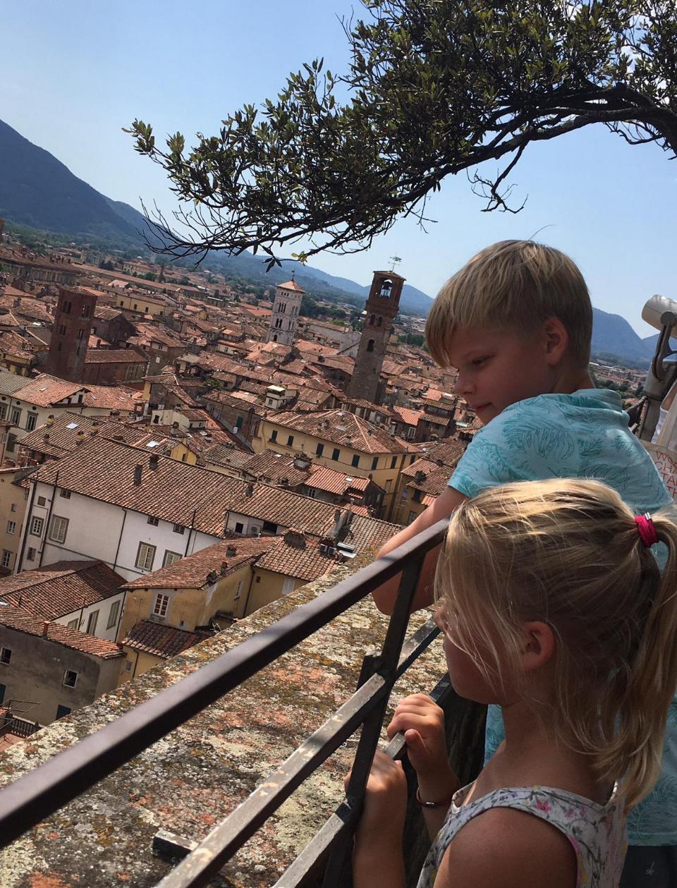 BCF27AA5-5550-4A76-8A65-32C1B1FF9032