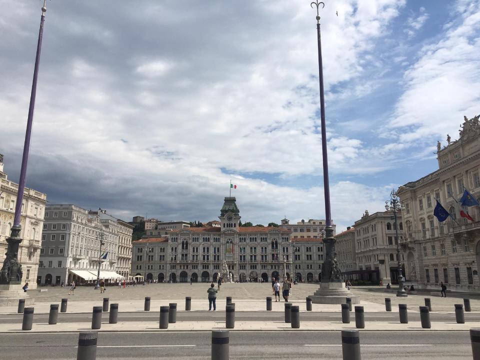 11663FC9-1AE9-4D34-B283-8C265031BA07