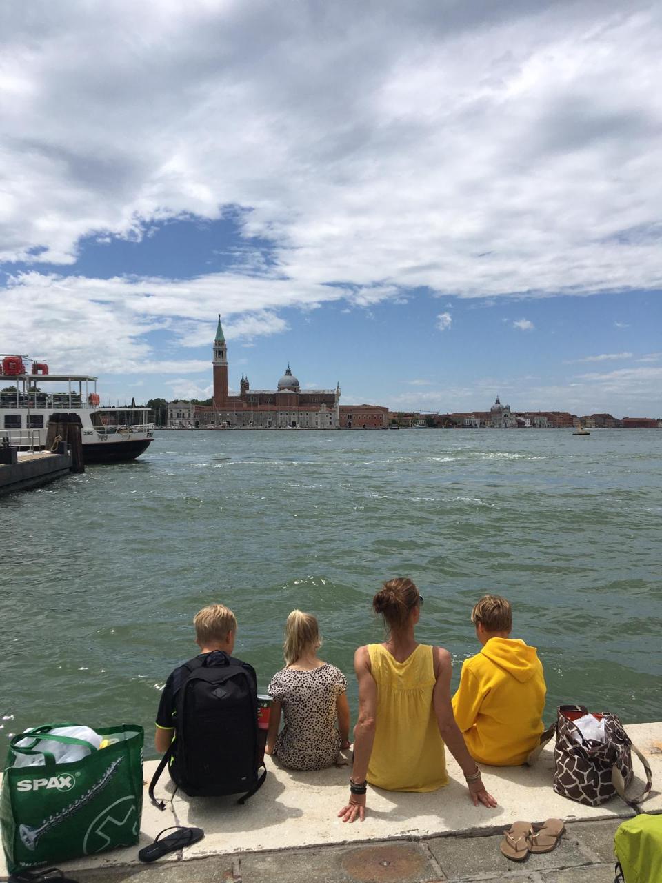 6B863B65-0A3A-4154-AD83-F7358505BDCC