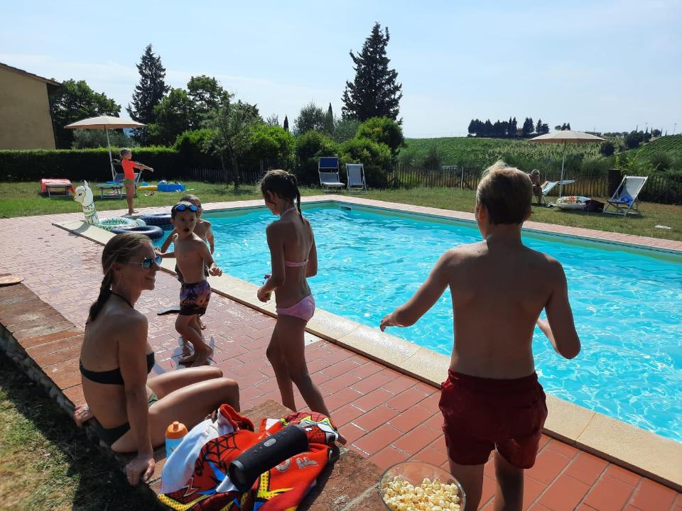 DA52F954-718F-4409-8564-D5B243C7D8D9