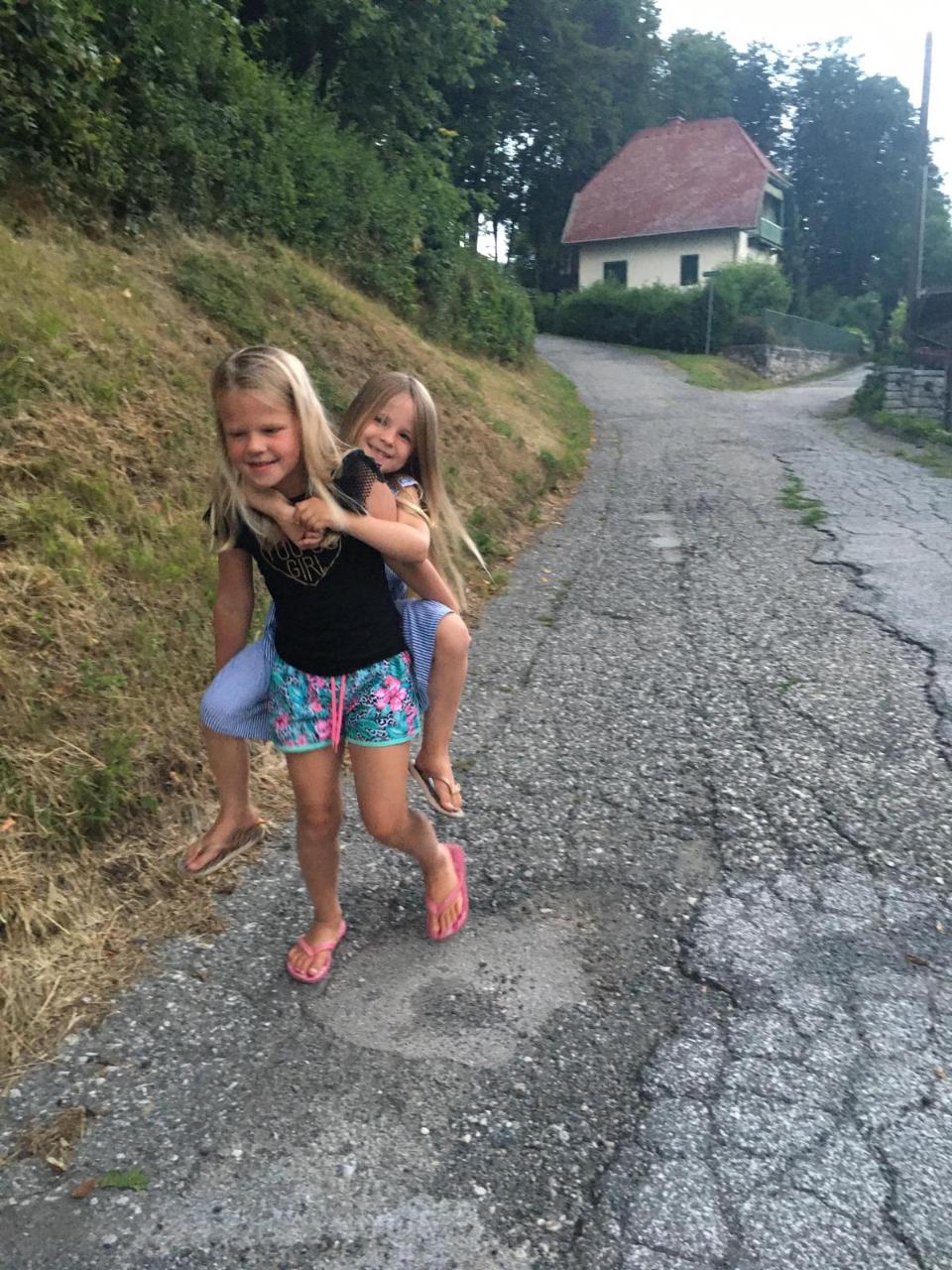 F7183DBC-CF99-4637-80A2-886FD8BC74EC