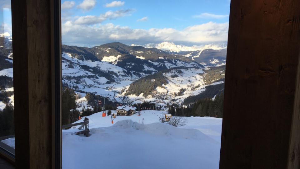 D0D5A03A-2EE1-495C-AB7B-6901E49625C7