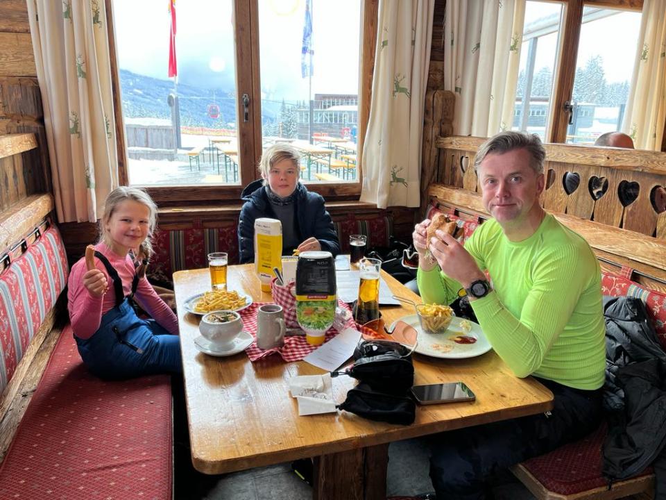 72E593AC-FD2E-4504-9EC9-78251B281300