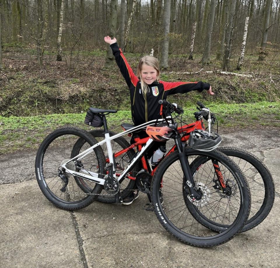 AD0EE6E6-B74E-4805-8149-E00C28F044E2