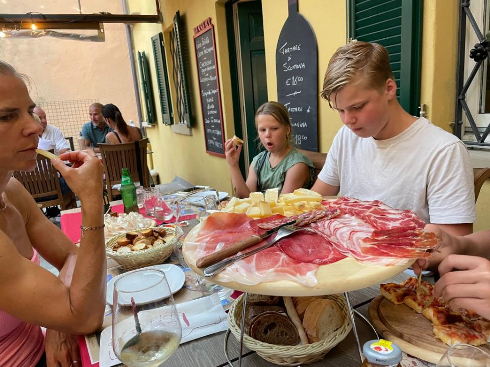 ea5683e0-f479-4d25-8e3f-65a9aef1e56d