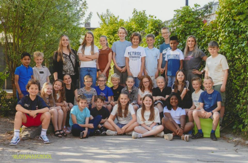 Isa groepsfoto school 06-25 orig